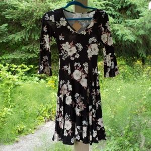 Cute floral hippie dress with flared sleeves